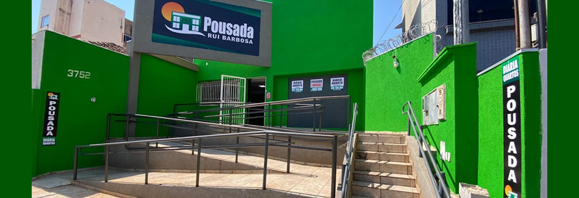 Fachada da Pousada Rui Barbosa em frente à Santa Casa